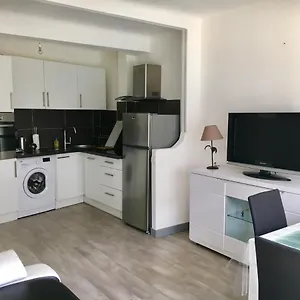 https://charmant-2-pieces-a-50-m-de-la-mer.fr-provencehotel.com